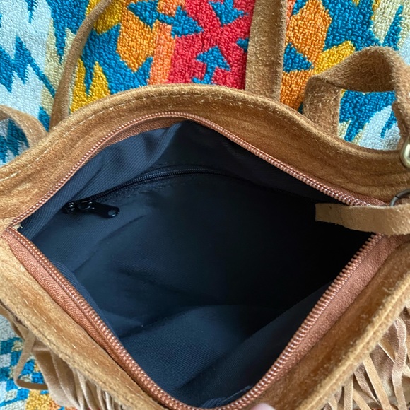 Brown/ tan suede fringe crossbody purse - Picture 5 of 6